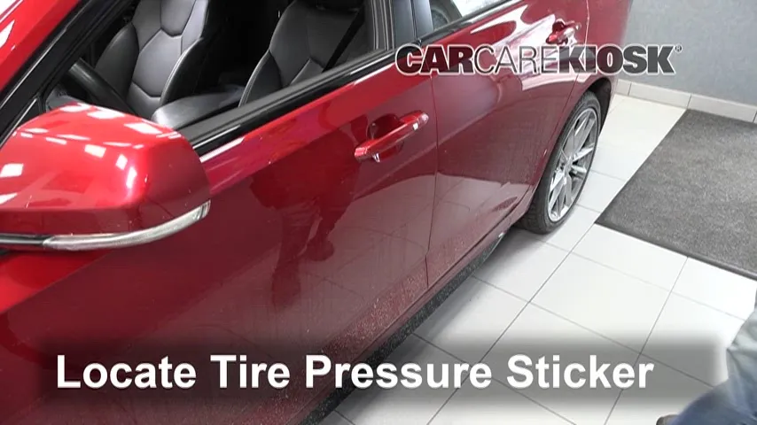 2020 Cadillac CT4 Sport 2.0L 4 Cyl. Turbo Pneus et roues Vérifier la pression des pneus